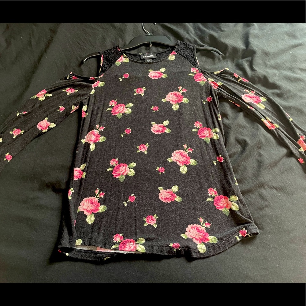 Long sleeve shoulder cut floral top